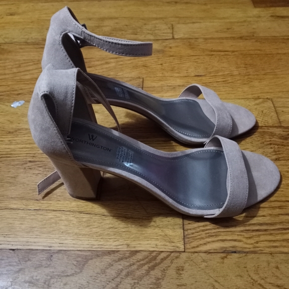 Tan strap block heels size 10w - Picture 3 of 3
